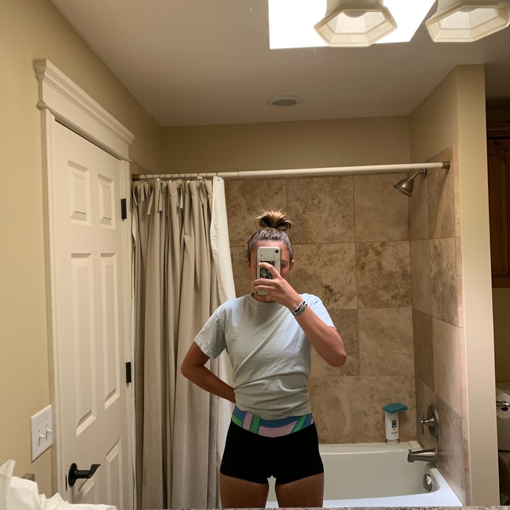 Iviva- lululemon girls shorts